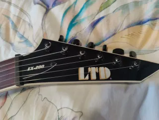 Guitarra ESP LTD EX-200 con Seymour Duncan AHB-1