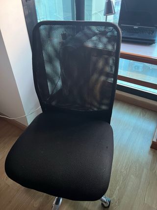 Silla de oficina negra