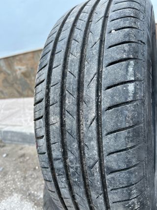 Lote 2 Gomas 95% y una rueda entera de repuesto