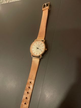 Reloj Q&Q Dorado Malla Metálica