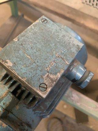 Motor eléctrico con eje chavetero