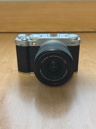 Fujifilm X-M5 + XC15-45mm Plateada
