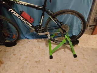 Rodillo para bicicleta verde