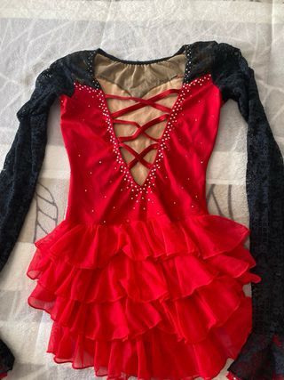 Maillot patinaje artístico rojo y negro