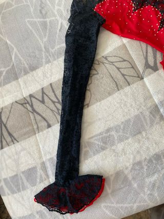 Maillot patinaje artístico rojo y negro