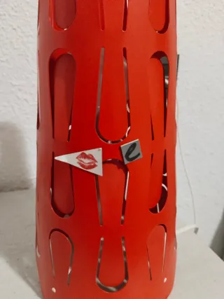 Lámpara de mesa roja Ikea