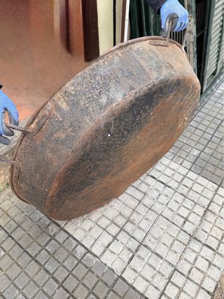 Caldero Paellero muy antiguo y muy grande. 4 asas