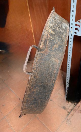 Caldero Paellero muy antiguo y muy grande. 4 asas