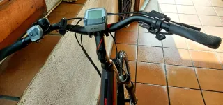 Bicicleta eléctrica CUBE Touring Hybrid Trekking