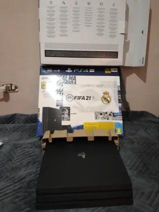 PS4 Pro 1TB FIFA 21 Edición Real Madrid