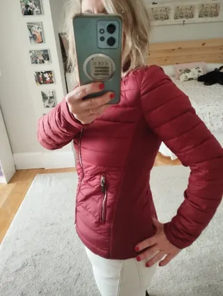 Anorak acolchado mujer rojo