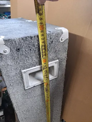 Altavoces Grises y Blancos