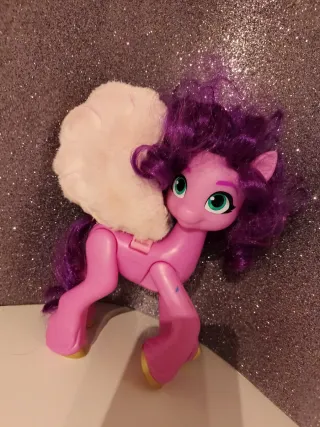 Cavalluccio giocattolo rosa con criniera viola