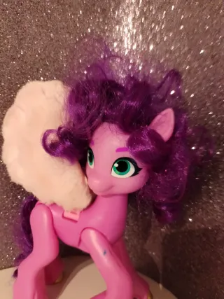 Cavalluccio giocattolo rosa con criniera viola