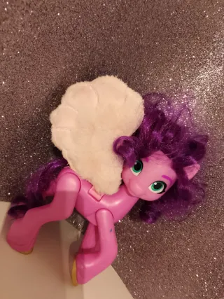 Cavalluccio giocattolo rosa con criniera viola