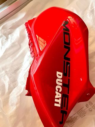 Carenado depósito derecho Ducati Monster 937