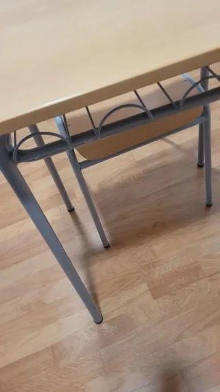 Mesa escolar madera y metal