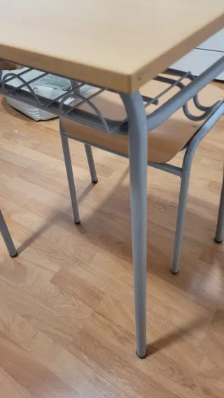 Mesa escolar madera y metal