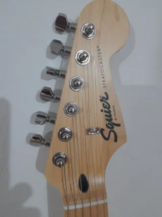 Guitarra Eléctrica Squier Stratocaster Sonic