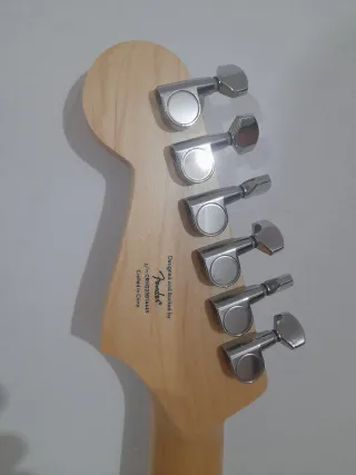 Guitarra Eléctrica Squier Stratocaster Sonic