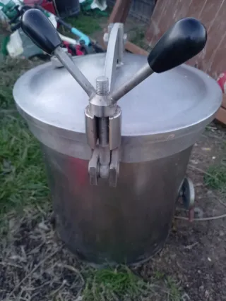 Olla grande de presión