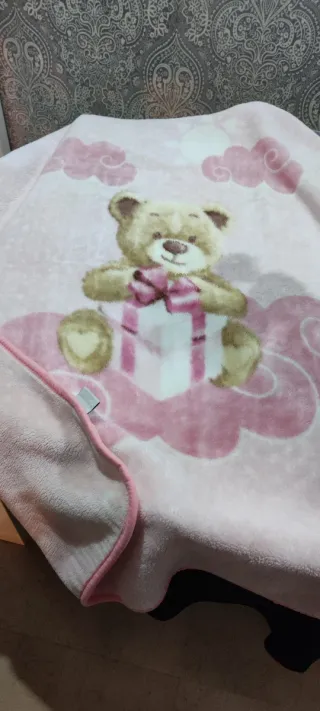 Manta cuna niña osito. Marca manterol