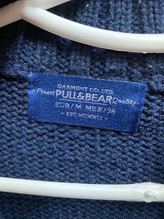 Jersey de lana azul con estampado Pull&Bear