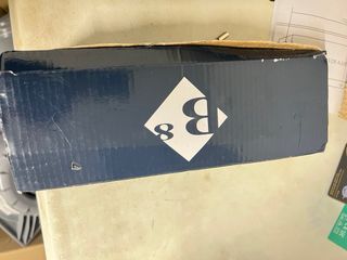 Cerrador de puerta negro