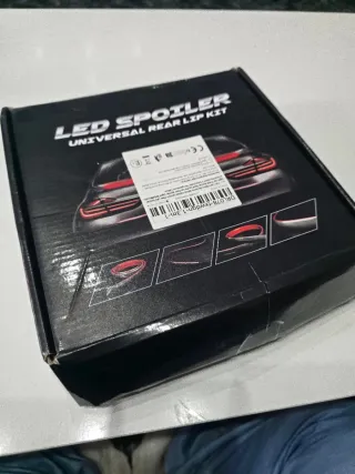 Alerón Universal con Luz de Freno LED