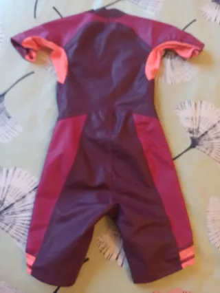 Traje de neopreno manga larga y pierna corta