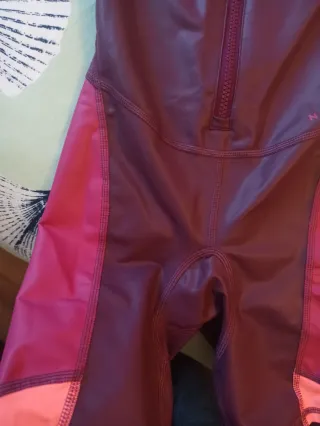 Traje de neopreno manga larga y pierna corta