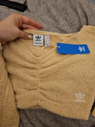 Torera Adidas Beige Talla Única. Edición limitada