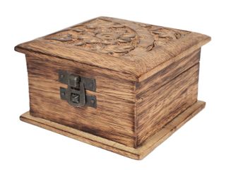 Caja joyero artesanal de madera tallada