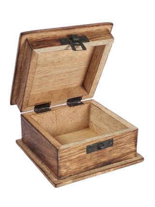 Caja joyero artesanal de madera tallada