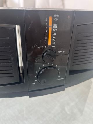 Radio FM portátil negra