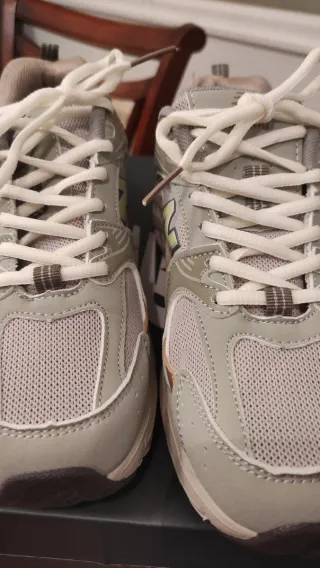 Zapatillas New Balance Running Beige. Nuevas.