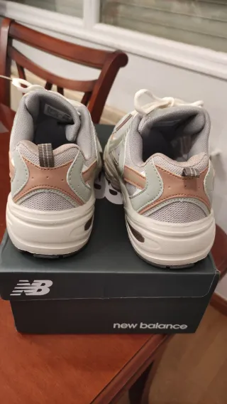 Zapatillas New Balance Running Beige. Nuevas.