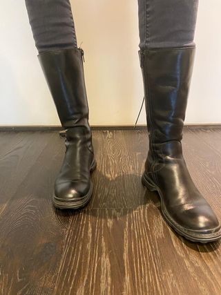 Stivali in pelle neri con stringa