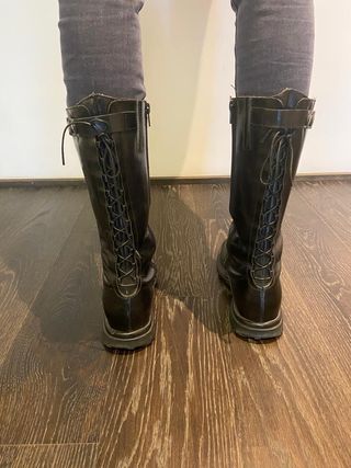 Stivali in pelle neri con stringa