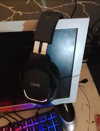 Ordenador hp con teclado gamer y auriculares game