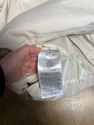 Chaqueta acolchada blanca con capucha