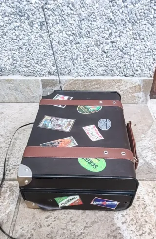 MALETIN COMPACT DISK-RADIO-RELOJ TRAVEL SUITC