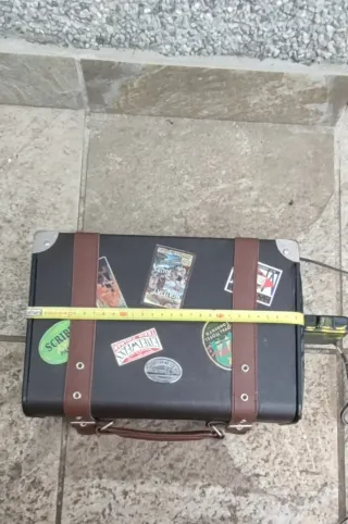 MALETIN COMPACT DISK-RADIO-RELOJ TRAVEL SUITC