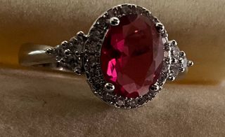 Anello vintage con gemma rubino rosso