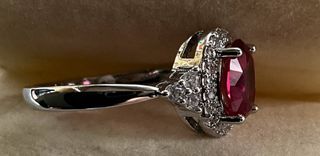 Anello vintage con gemma rubino rosso