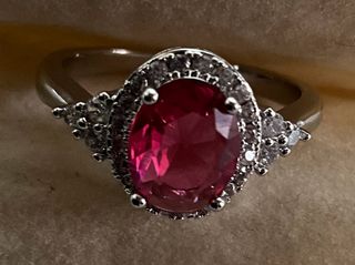 Anello vintage con gemma rubino rosso