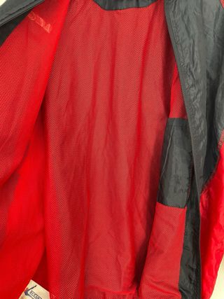 Cortavientos Legea Negro y Rojo