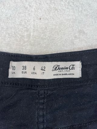 Falda mini vaquera negra desgastada