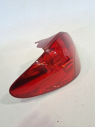 PILOTO TRASERO IZQUIERDO PEUGEOT 206 BERLINA (2)