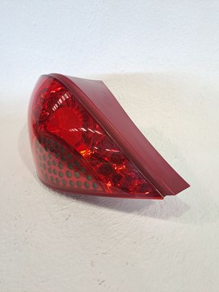 PILOTO TRASERO IZQUIERDO PEUGEOT 206 BERLINA (2)